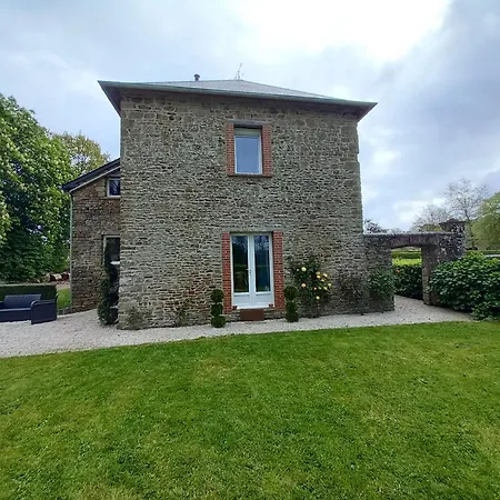 Casa de Férias Logis Du Château De Brecy *