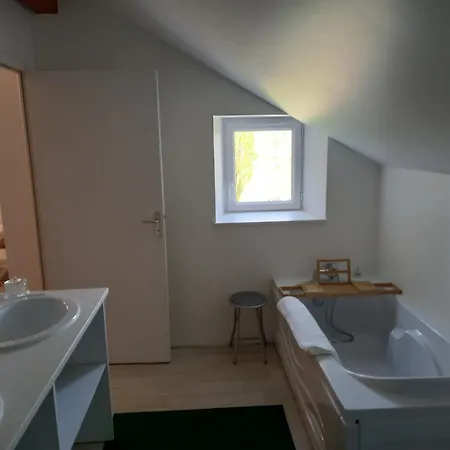 Logis Du Château De Brecy Hébergement de vacances *