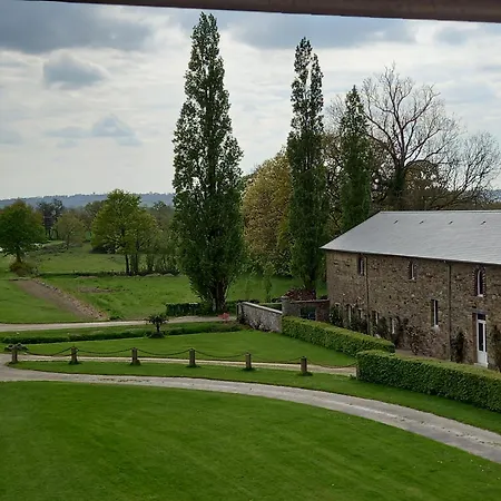 Casa de Férias Logis Du Château De Brecy Saint-Jean-des-Essartiers