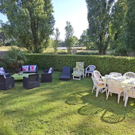 Casa de Férias Logis Du Château De Brecy